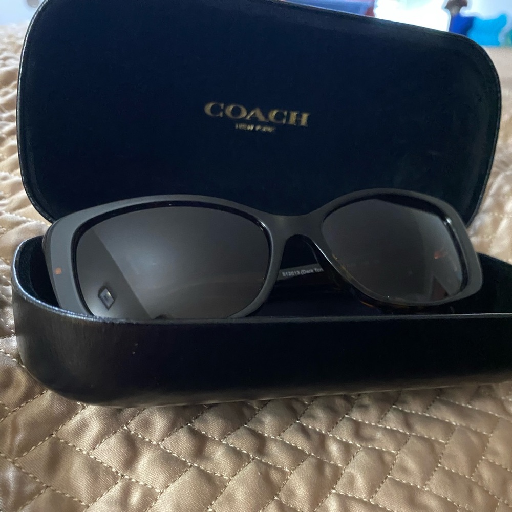EUC Coach Brown Tortoise Sunglasses with Case and Cloth HC8168 - Picture 2 of 8